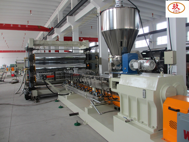 Co-rotating twin screw sheet extruder